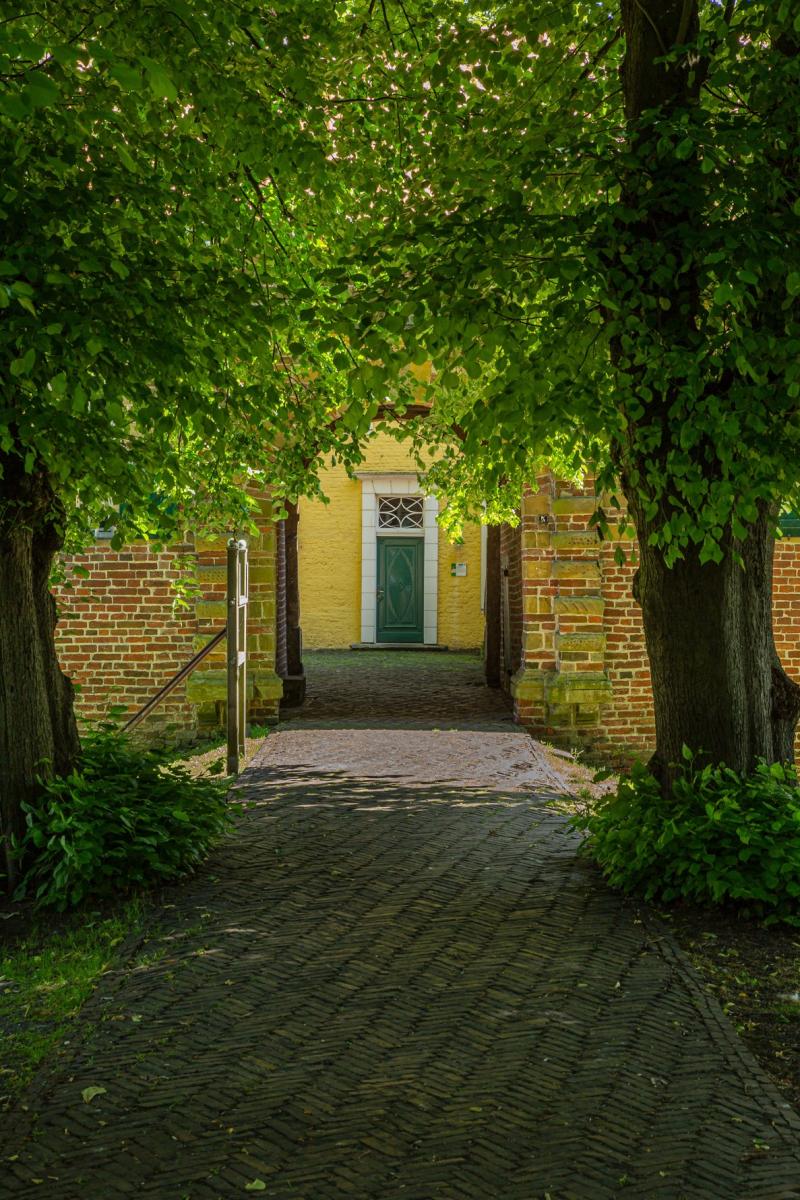 Der Eingang zur Manninga Burg in Pewsum