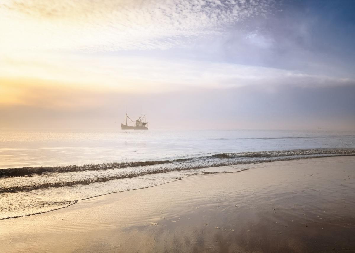Strand mit Fischerboot